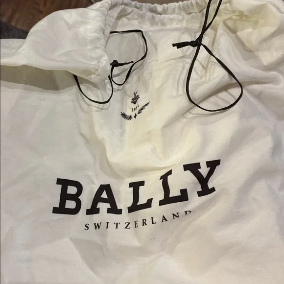 Bally Switzerland authentic Crossbody/shoulder bag EUC - Picture 13 of 13